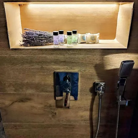 Aneira In Appartamento Chalkís